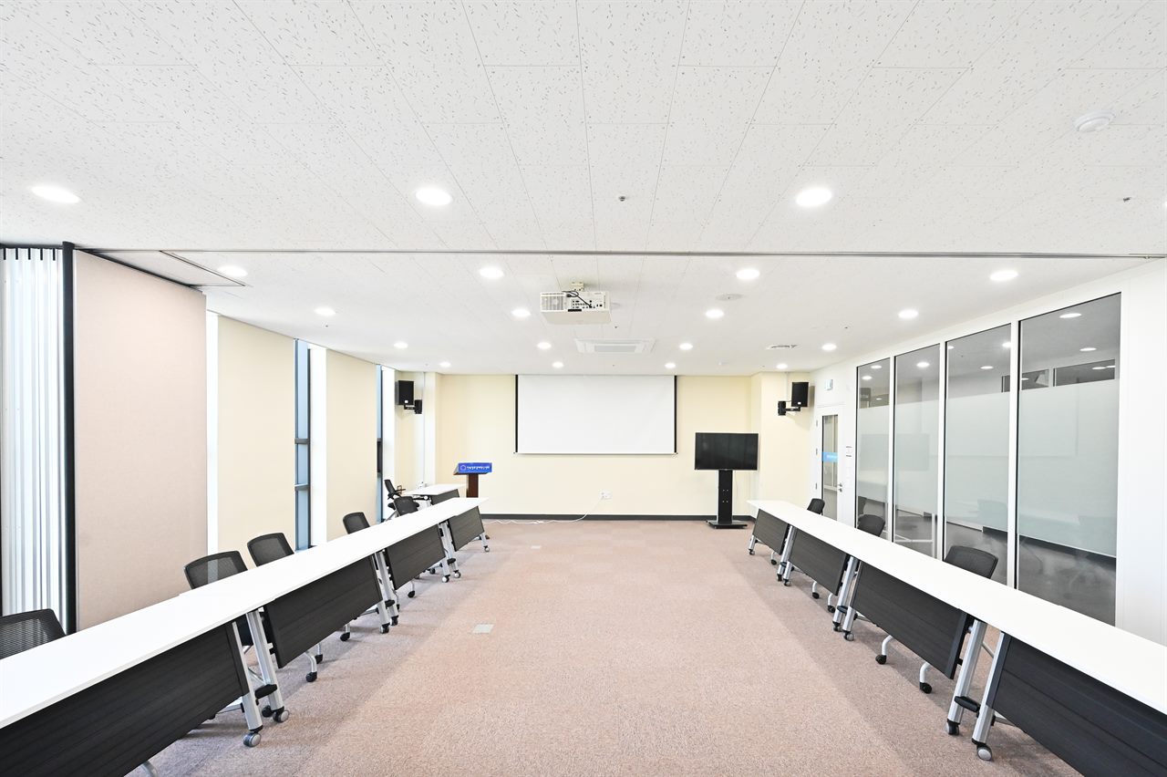 Meeting Room 02